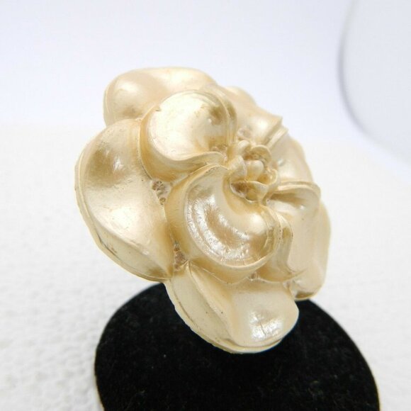 Vintage Light Gold Moonglow Flower Celluloid Pin - Picture 2 of 6